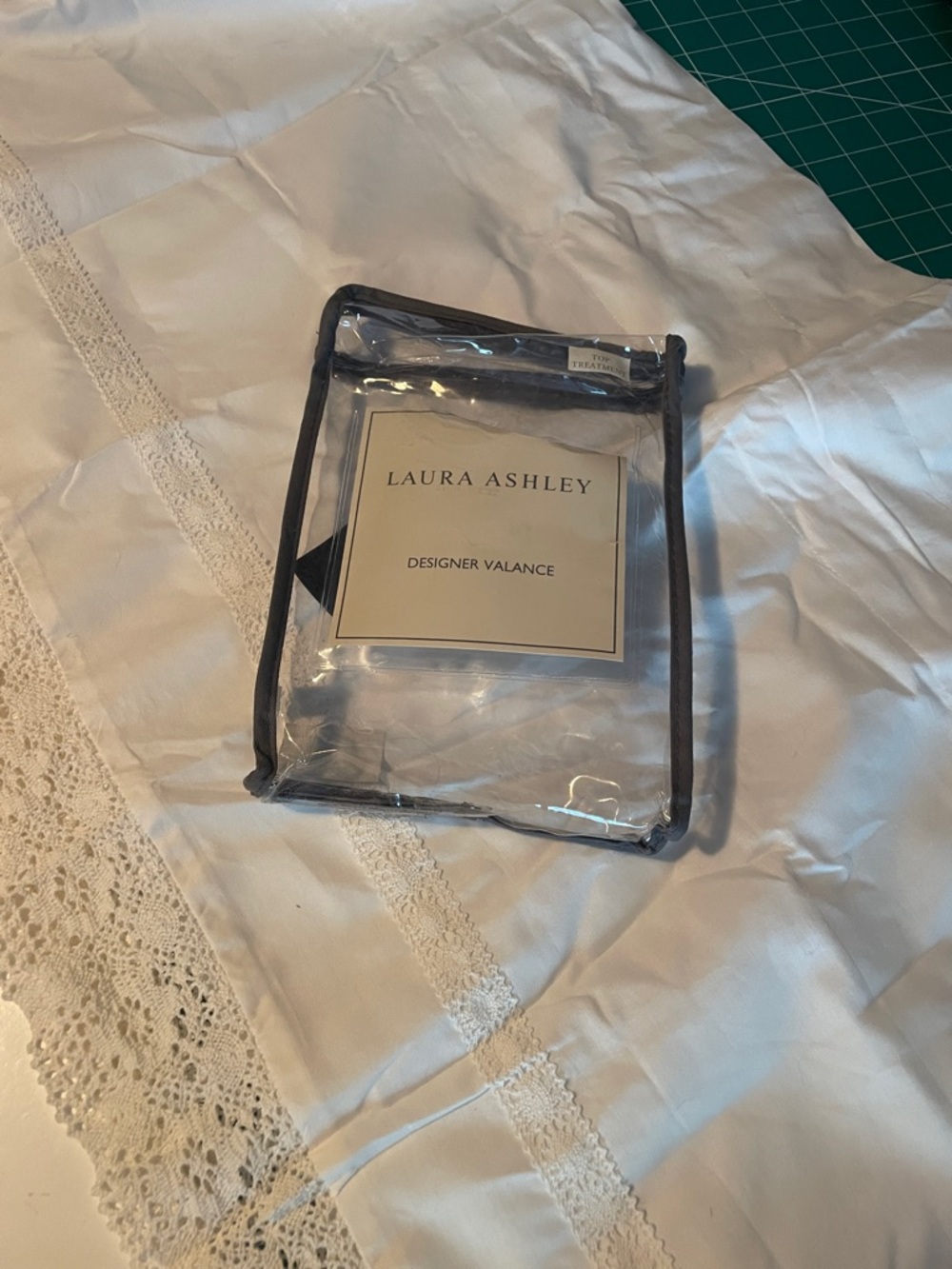 NWT! Laura Ashley Annabella Designer Valance